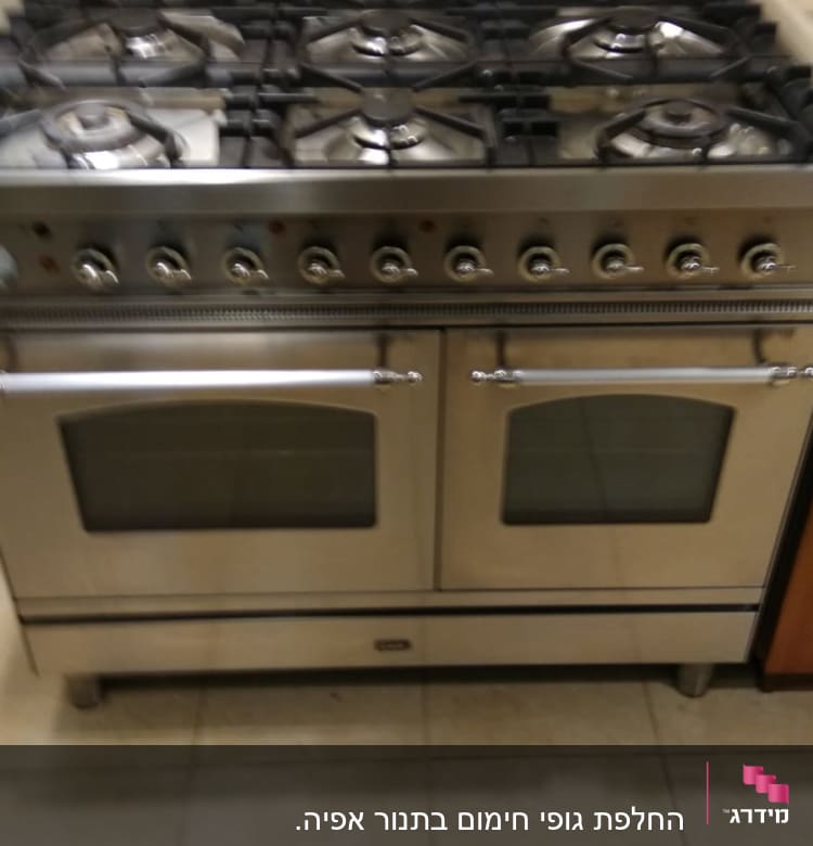 תנור גז עם שישה מבערים וכפתורי שליטה